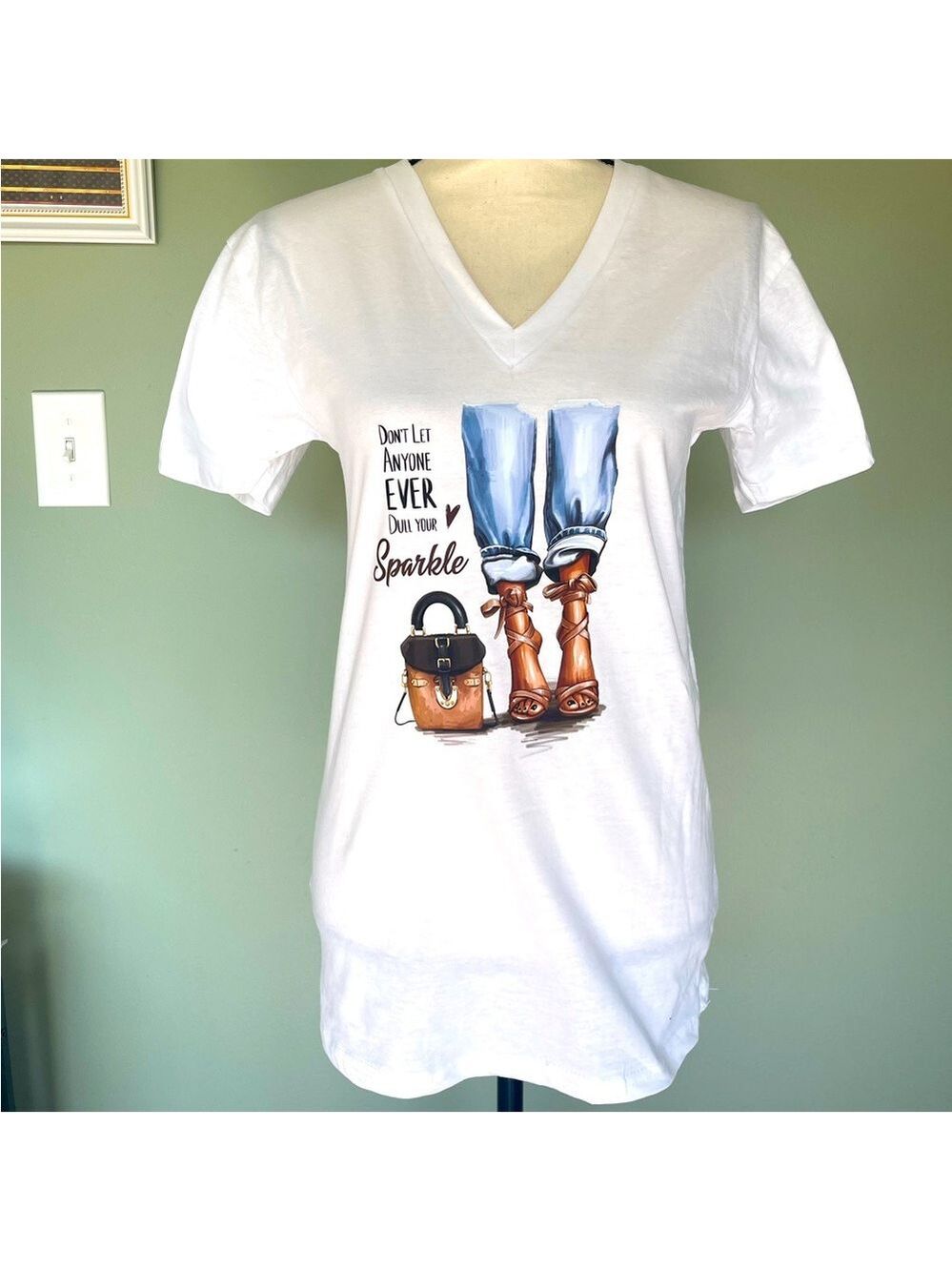 New Don’t Let Anyone Dull Your Sparkle T-Shirt Size Small - Picture 1 of 2